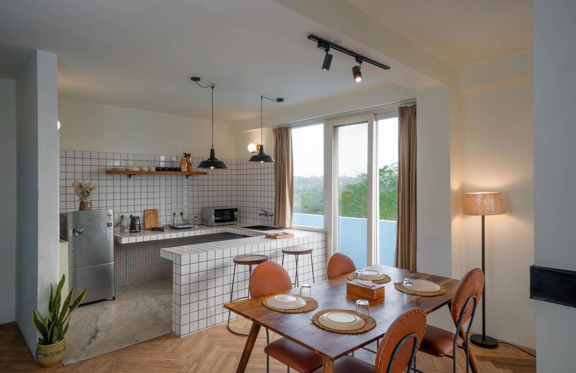 Minimalist Poshtel & 3* New Delhi