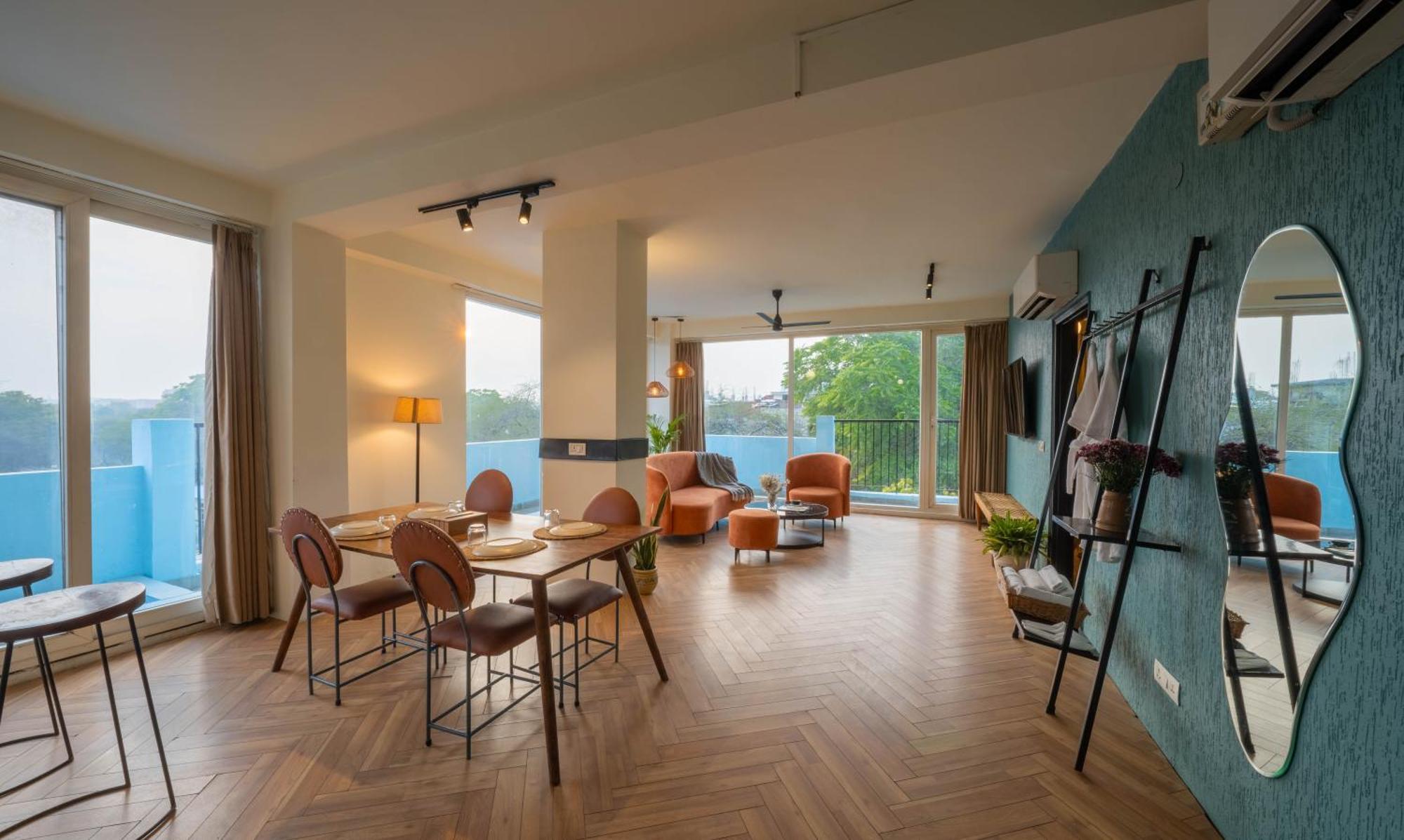 Minimalist Poshtel & Hotel