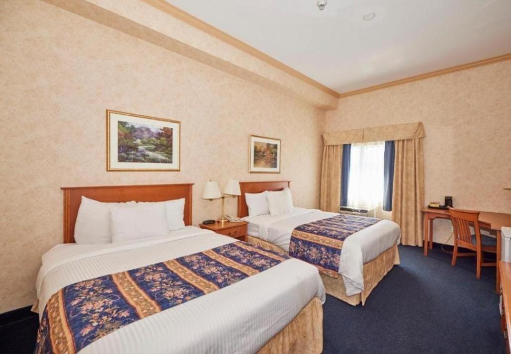 Hotel Glace Near Igi Airport 3*
