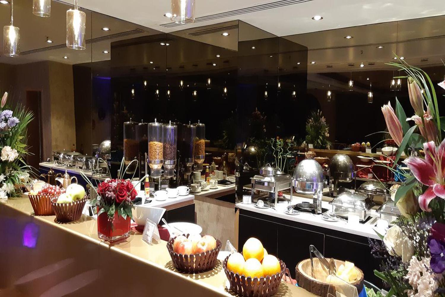 Hotel Luxe Manor Near Delhi Airport