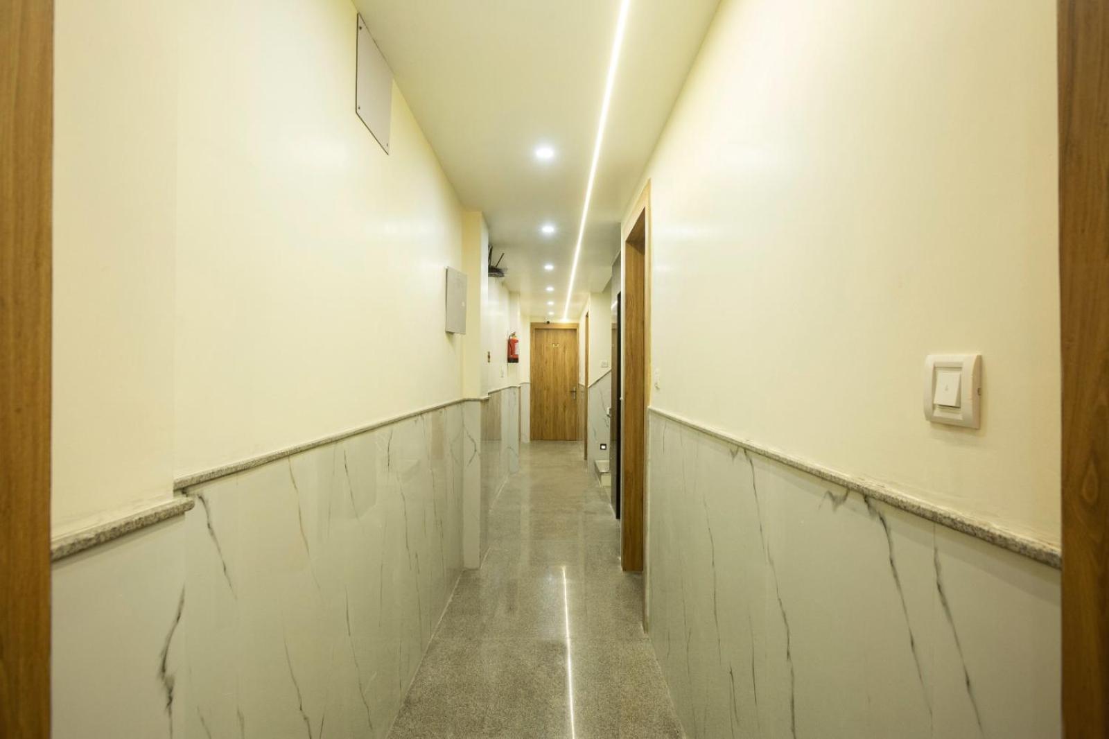 Luxe Manor Near Delhi Airport Hotel 3*