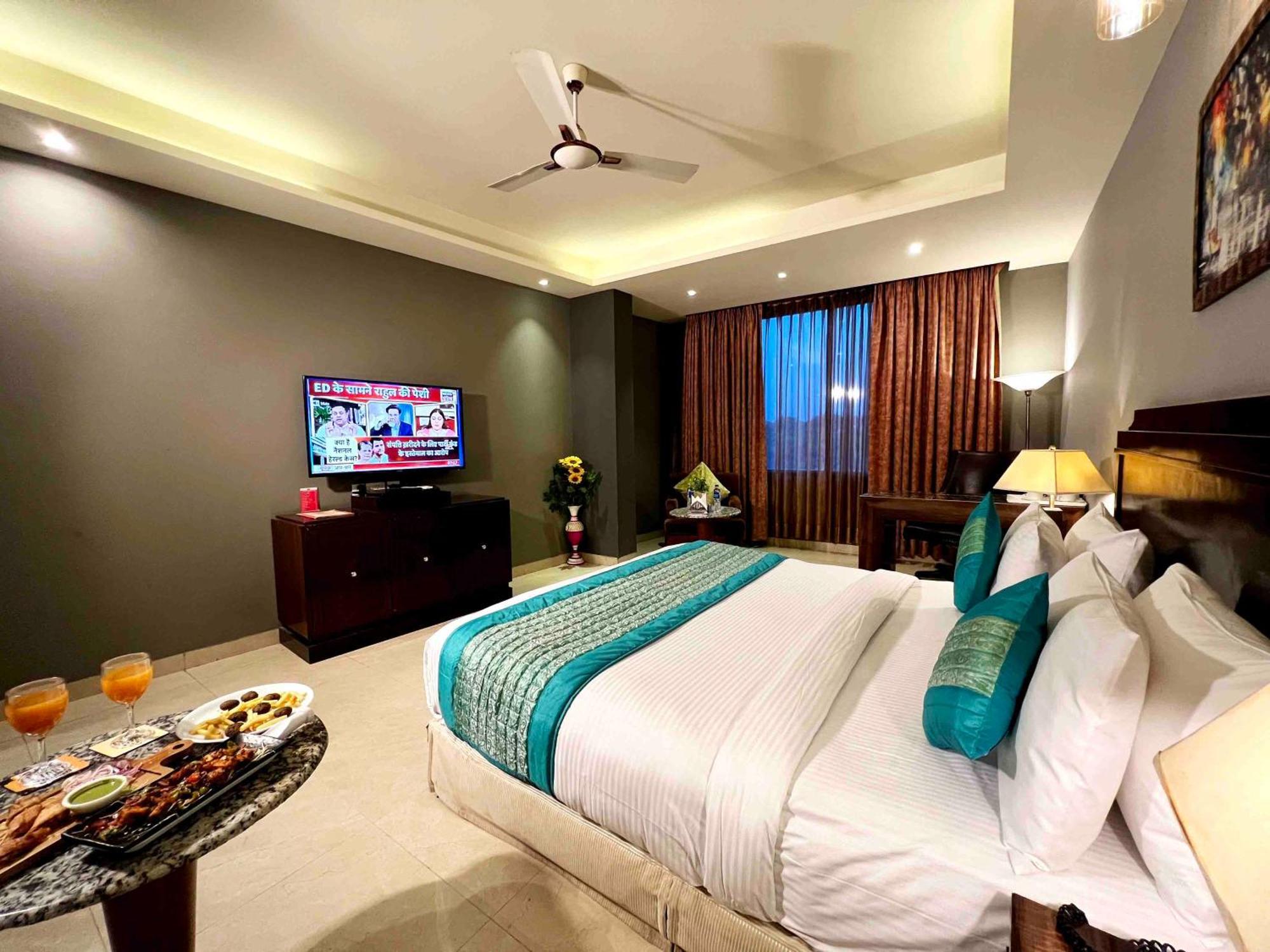 Shoba Estate Delhi Airport Hotel *