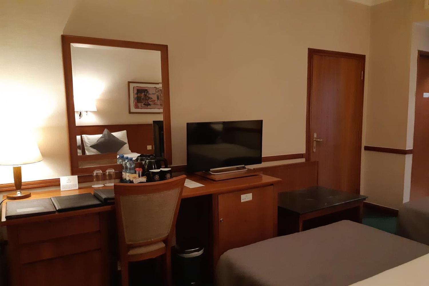 Luxe Manor Near Delhi Airport 3* New Delhi