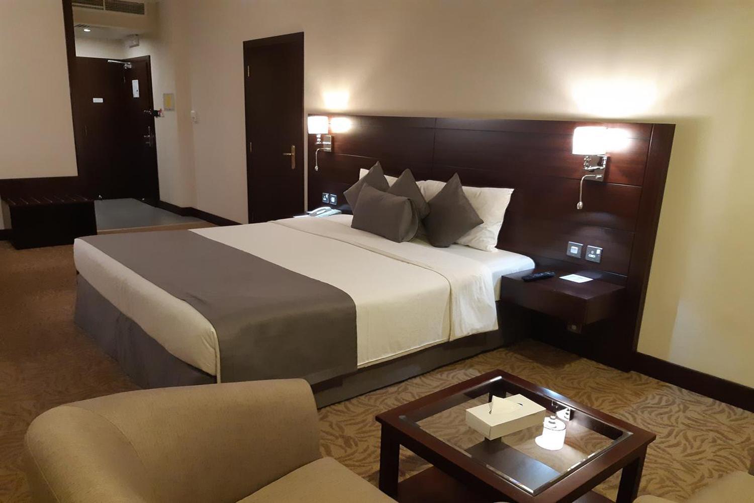 Hotel Luxe Manor Near Delhi Airport