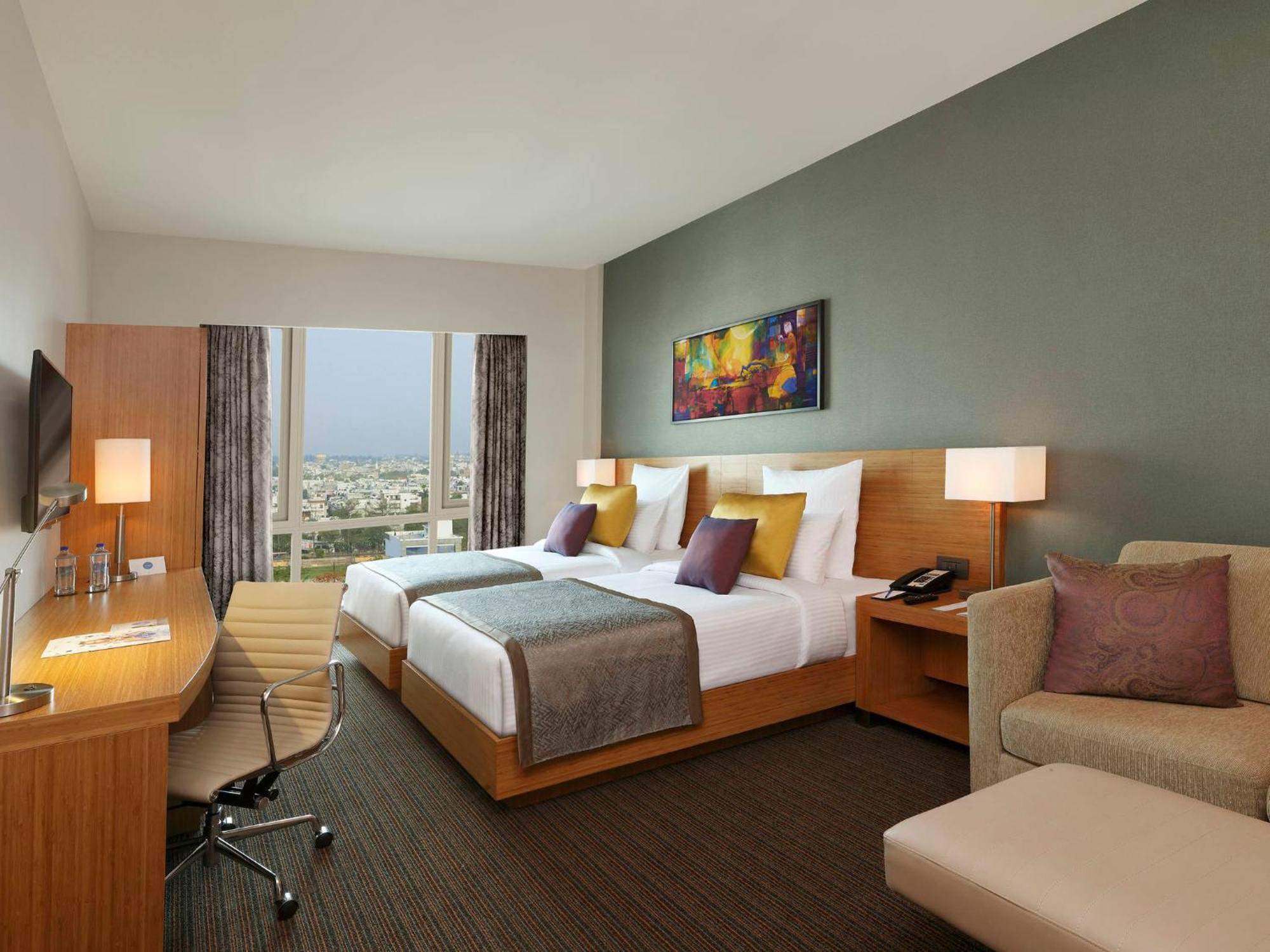 Olive Near Delhi Airport Hotel 4*