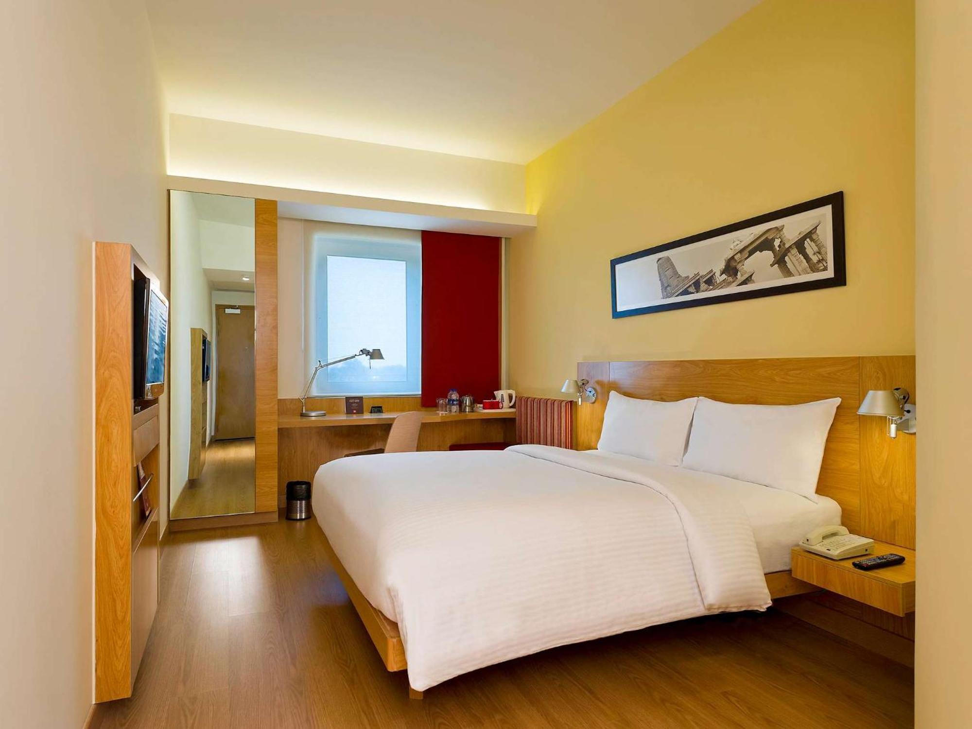 Hotel Olive Near Delhi Airport 4*