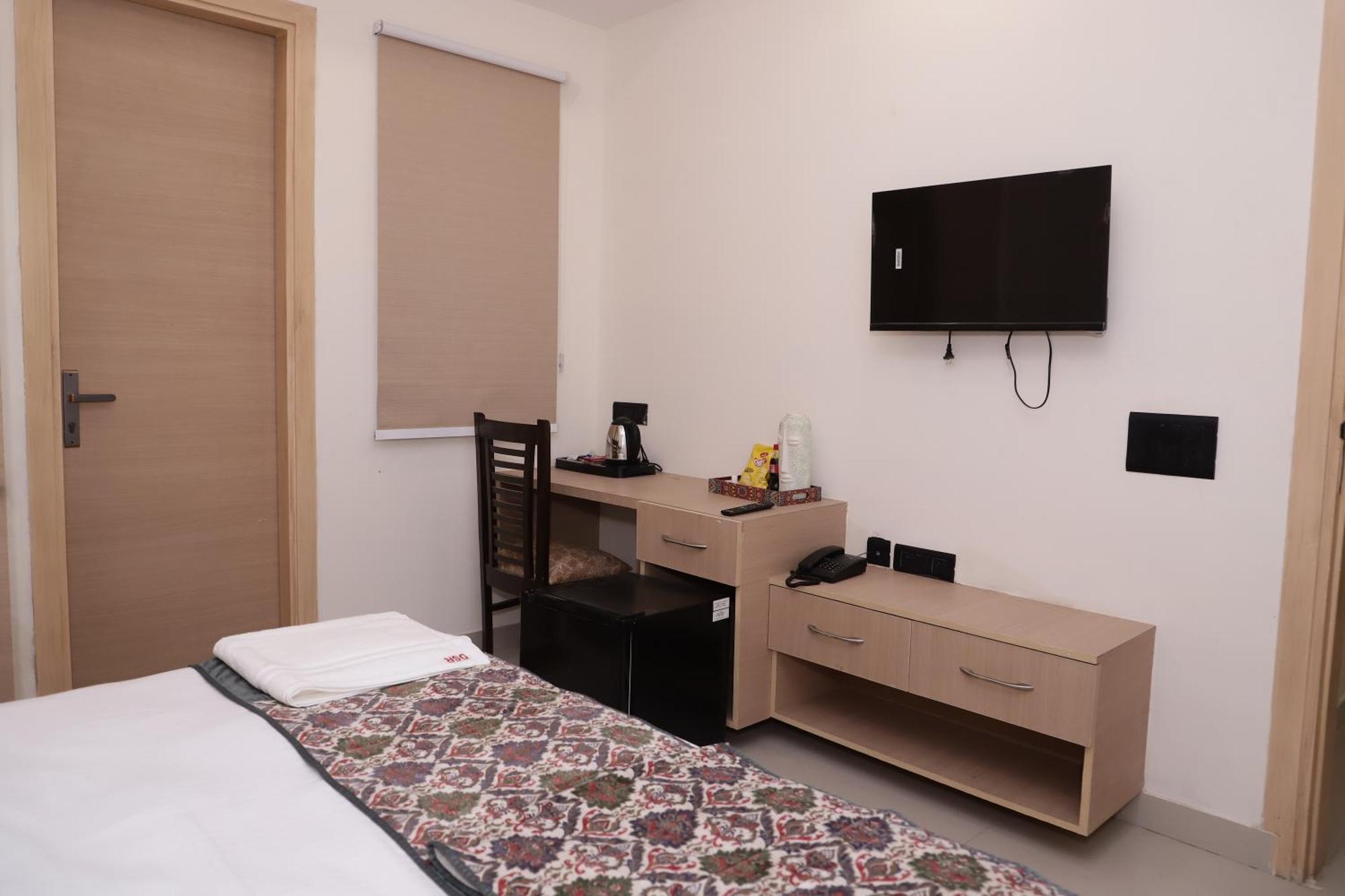New Luxx - Near Igi Airport New Delhi