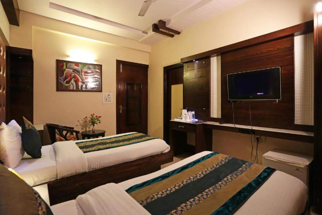 Hanuwant Place - 3 Minutes By Walk Aerocity Metro Station Hotel 3*
