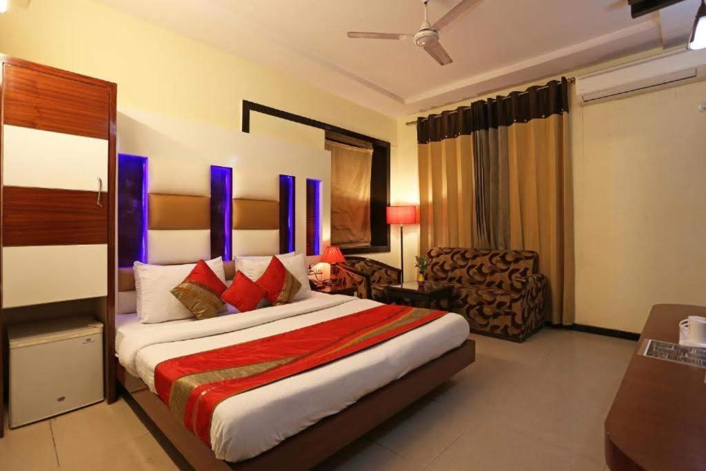 Hotel Hanuwant Place - 3 Minutes By Walk Aerocity Metro Station