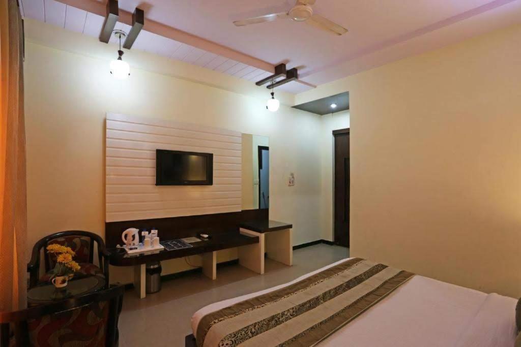 Hotel Hanuwant Place - 3 Minutes By Walk Aerocity Metro Station