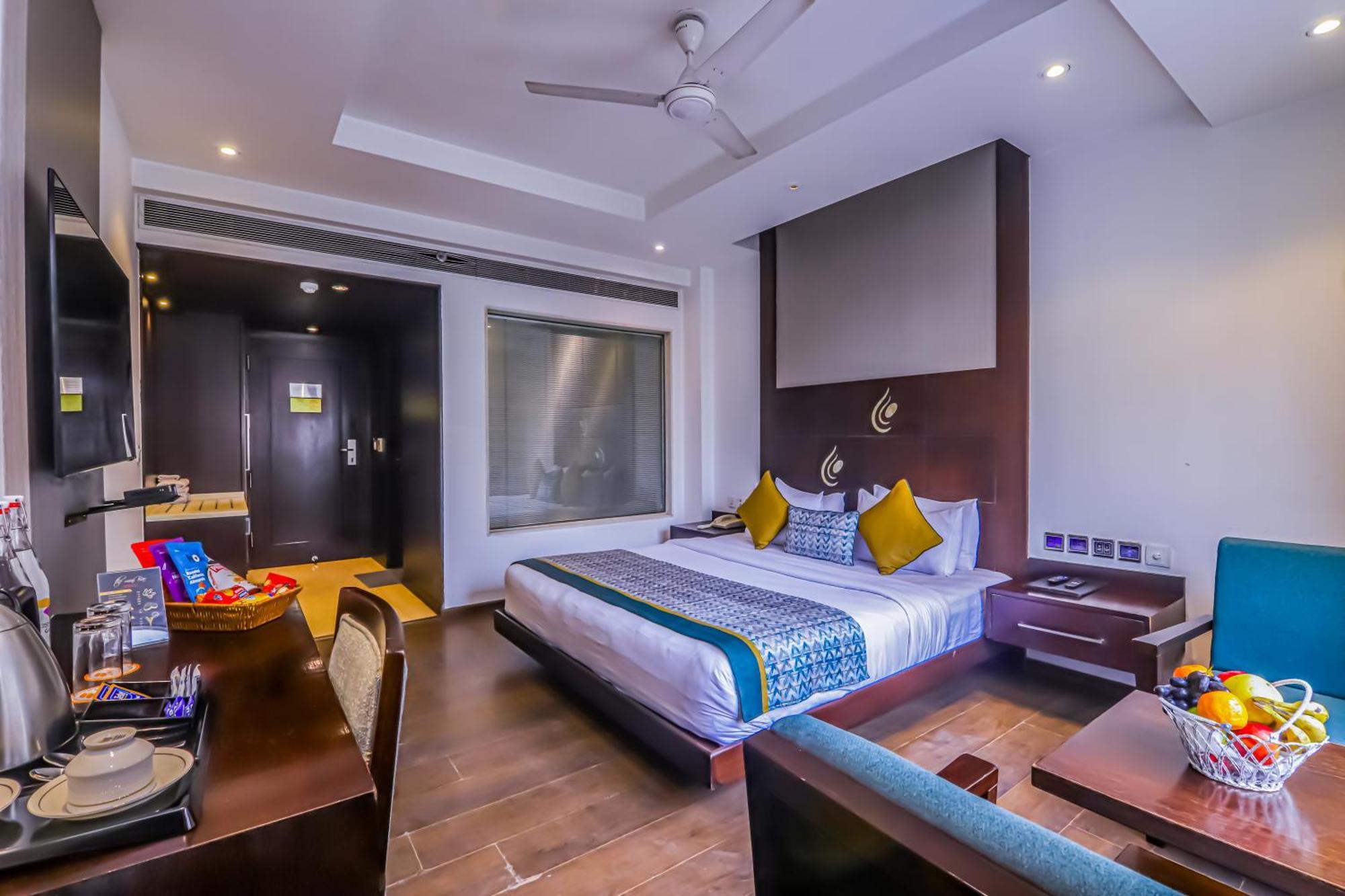Hotel Godwin Deluxe -free Airport Pickup -traveller's Choice Award Winner 2025 4*