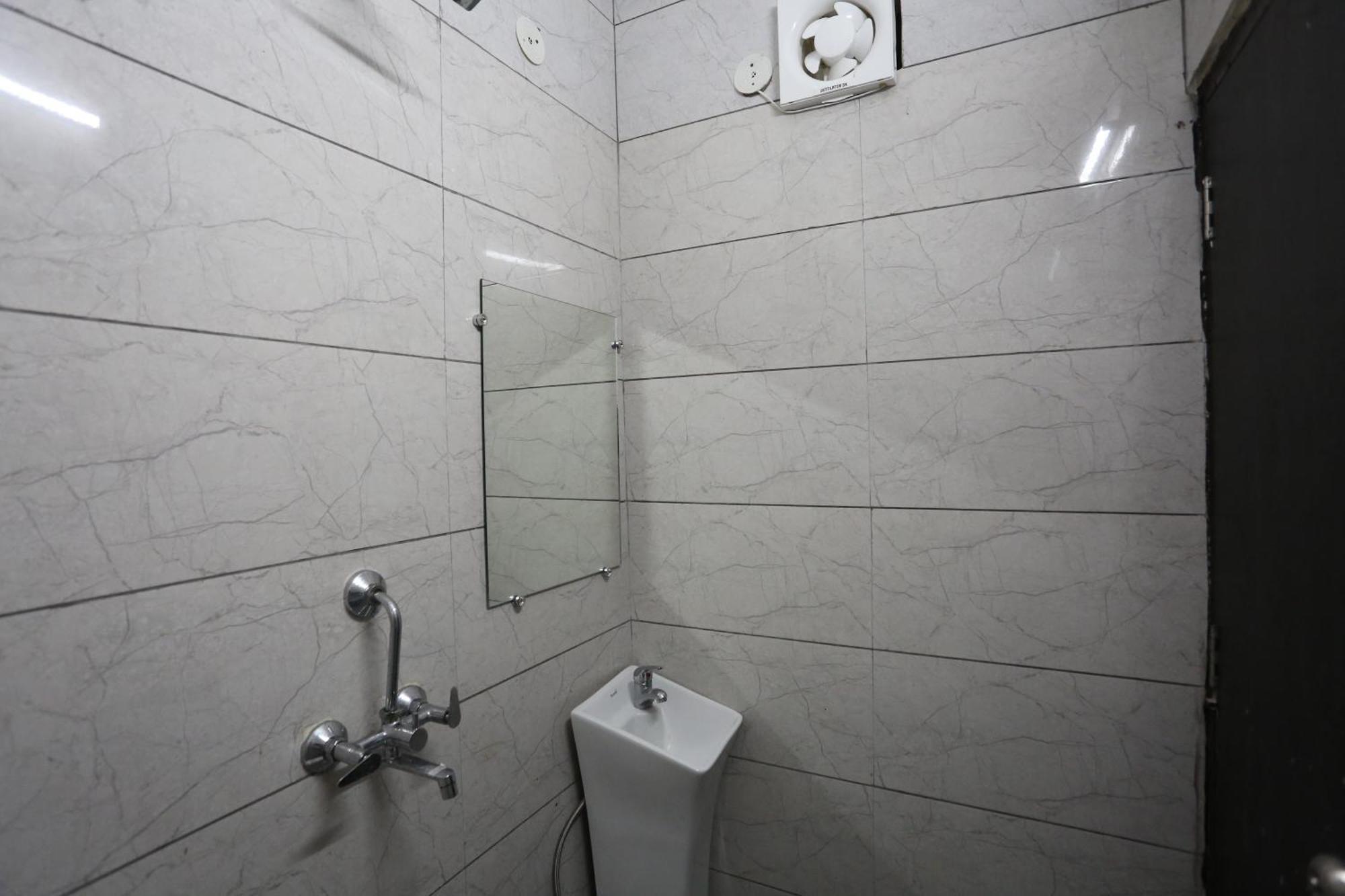 Hotel Twamev Couple Friendly Laxmi Nagar New Delhi