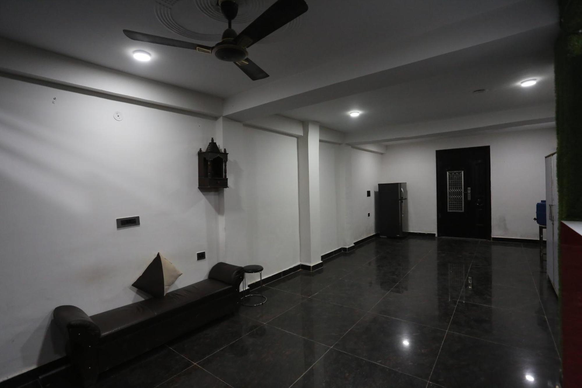Twamev Couple Friendly Laxmi Nagar 3*