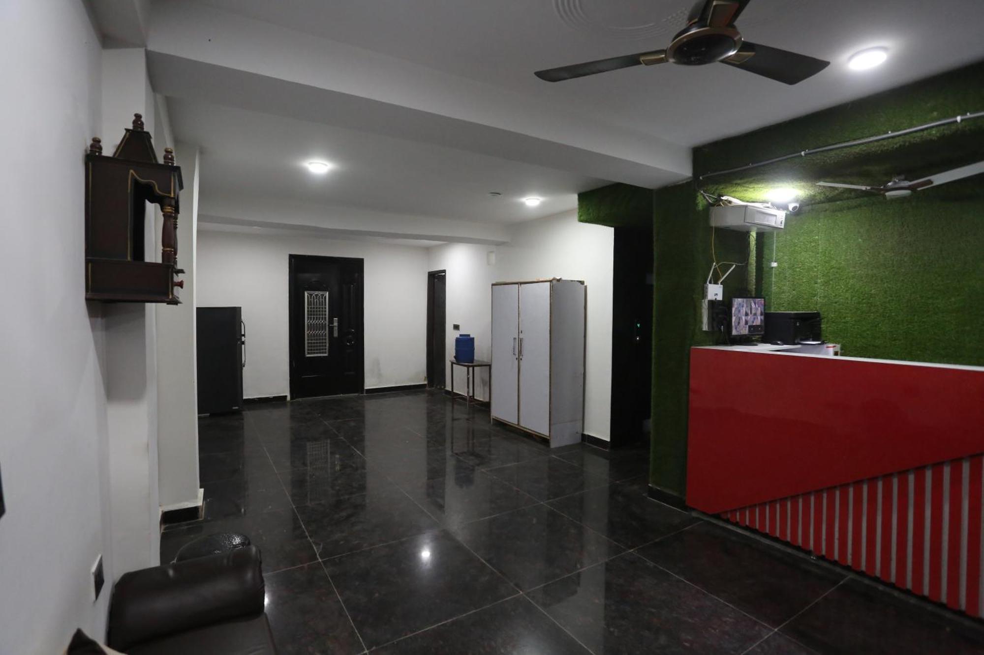 Twamev Couple Friendly Laxmi Nagar Hotel 3*