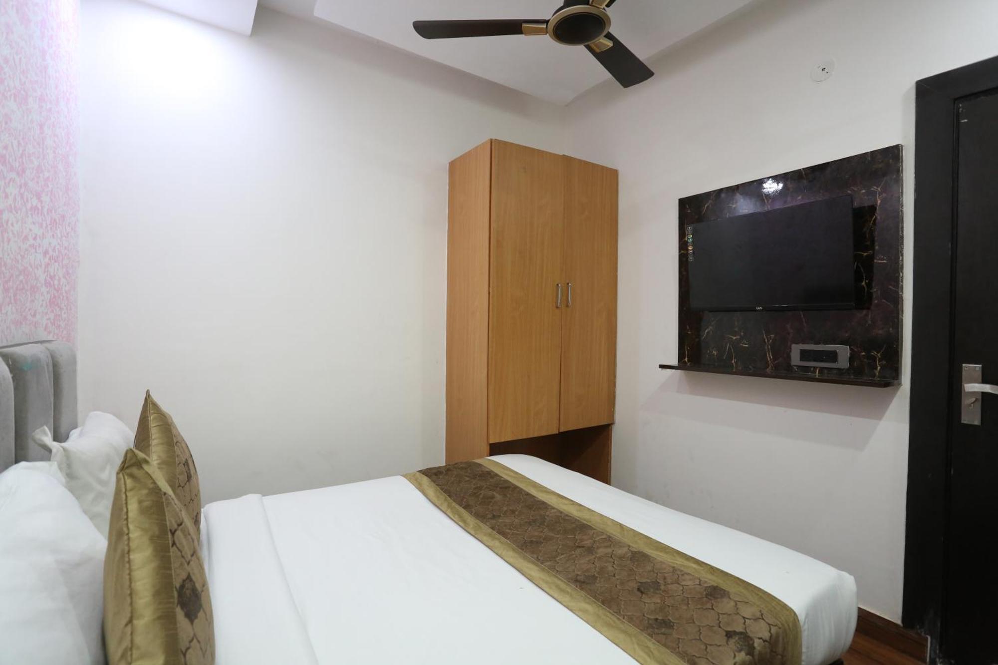 Twamev Couple Friendly Laxmi Nagar Hotel New Delhi