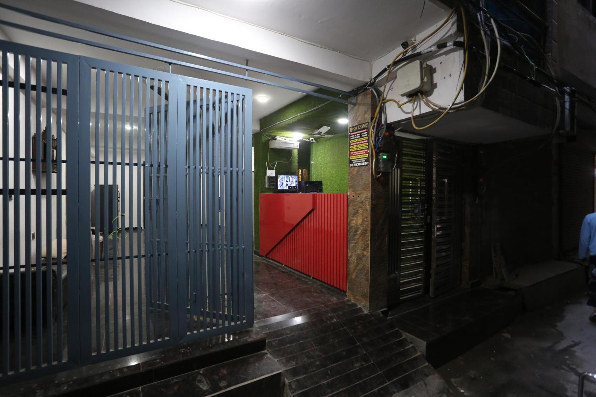 Twamev Couple Friendly Laxmi Nagar Hotel New Delhi