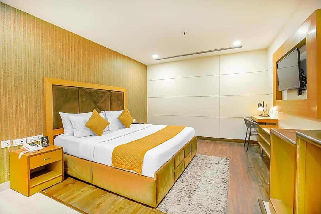 Royal Infinity Near Delhi Airport Hotel 4*