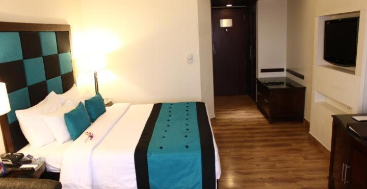 Hotel Royal Infinity Near Delhi Airport 4*