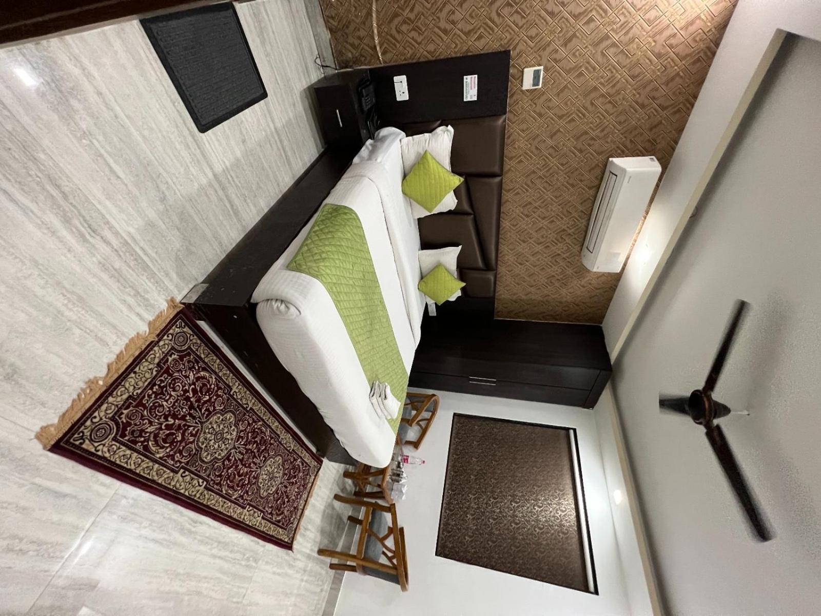 Hotel Grand Ivy Plaza 4* New Delhi