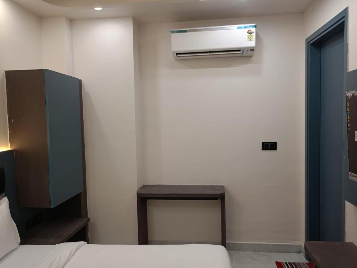 Hotel C & G At Connaught Palace 3*