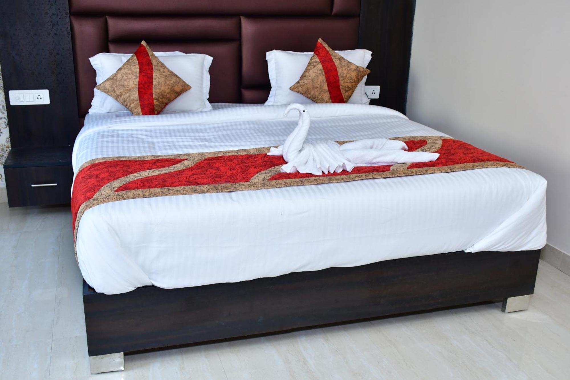 Hotel Grand Ivy Plaza 4*