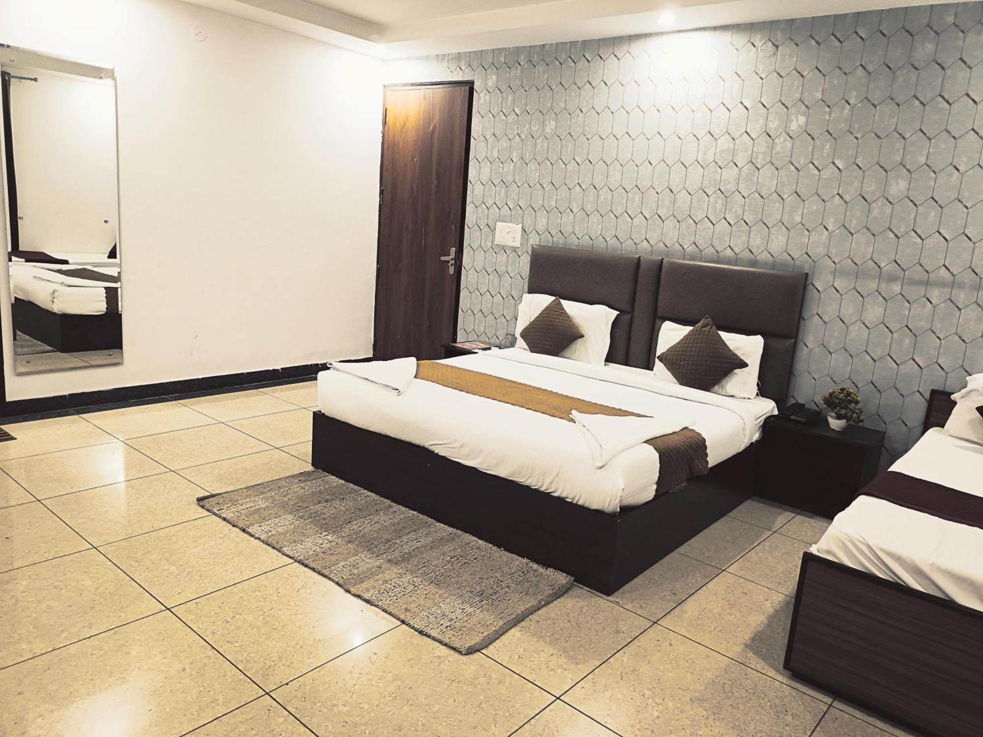 Grand City Maxx A Family Near Igi Delhi Airport 4*