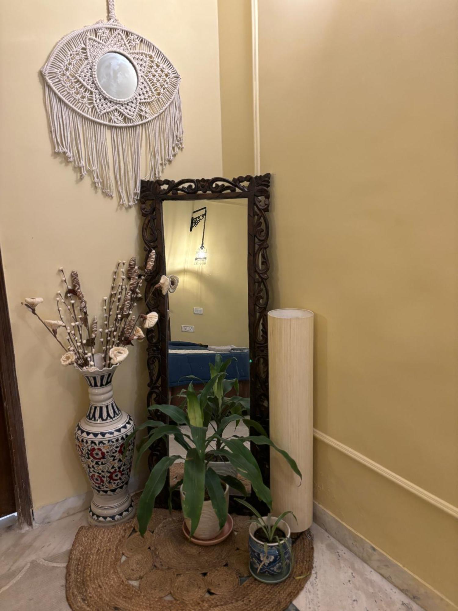 Bed & Breakfast Atharva's By Goaround Homes - Nehru Enclave Metro, South Delhi