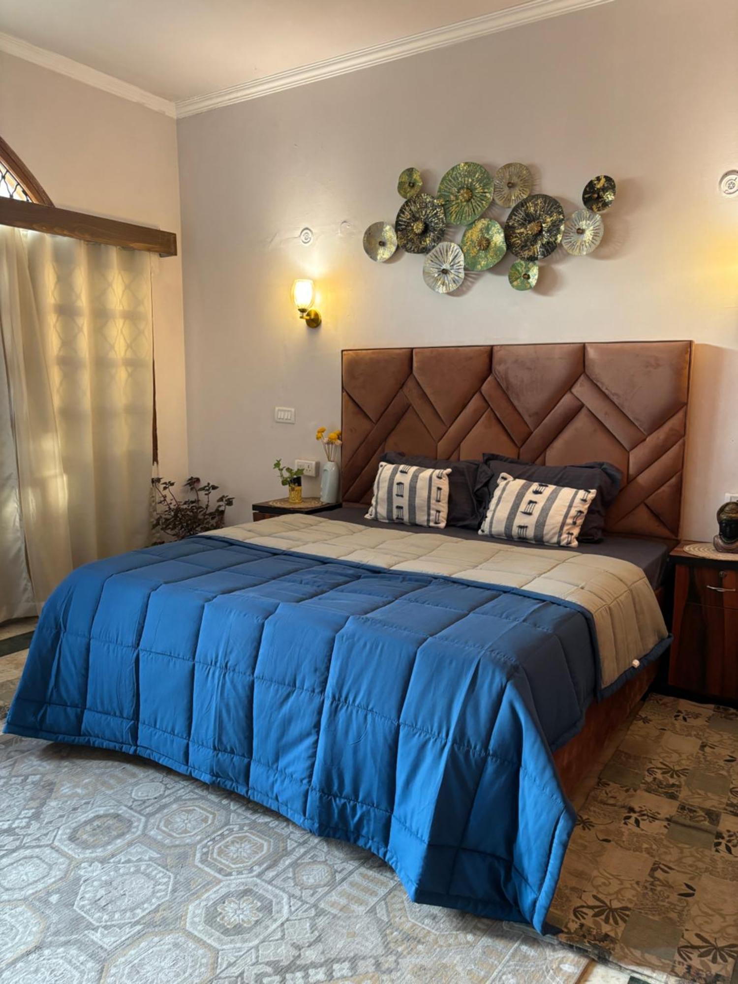 Atharva's By Goaround Homes - Nehru Enclave Metro, South Delhi Bed & Breakfast *