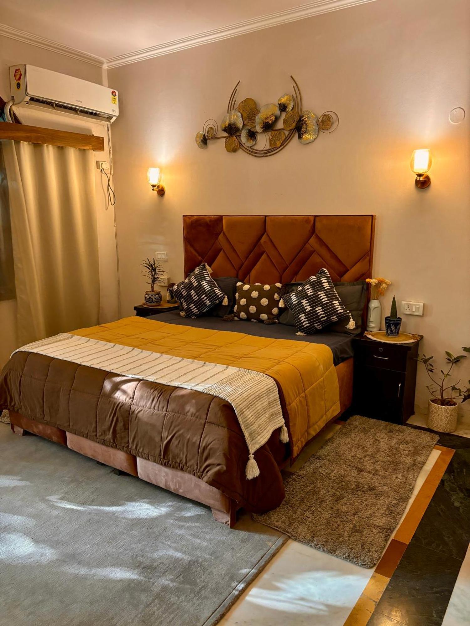 Bed & Breakfast Atharva's By Goaround Homes - Nehru Enclave Metro, South Delhi *