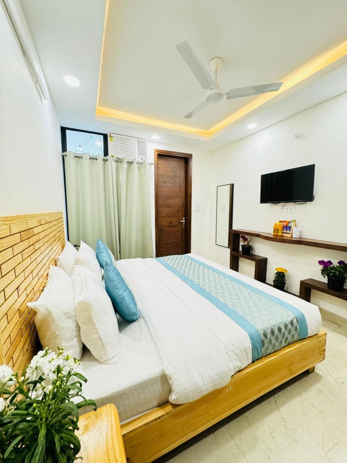 Hotel Ashram View Just 10 Minute Away Form Nizamuddin Railway Station