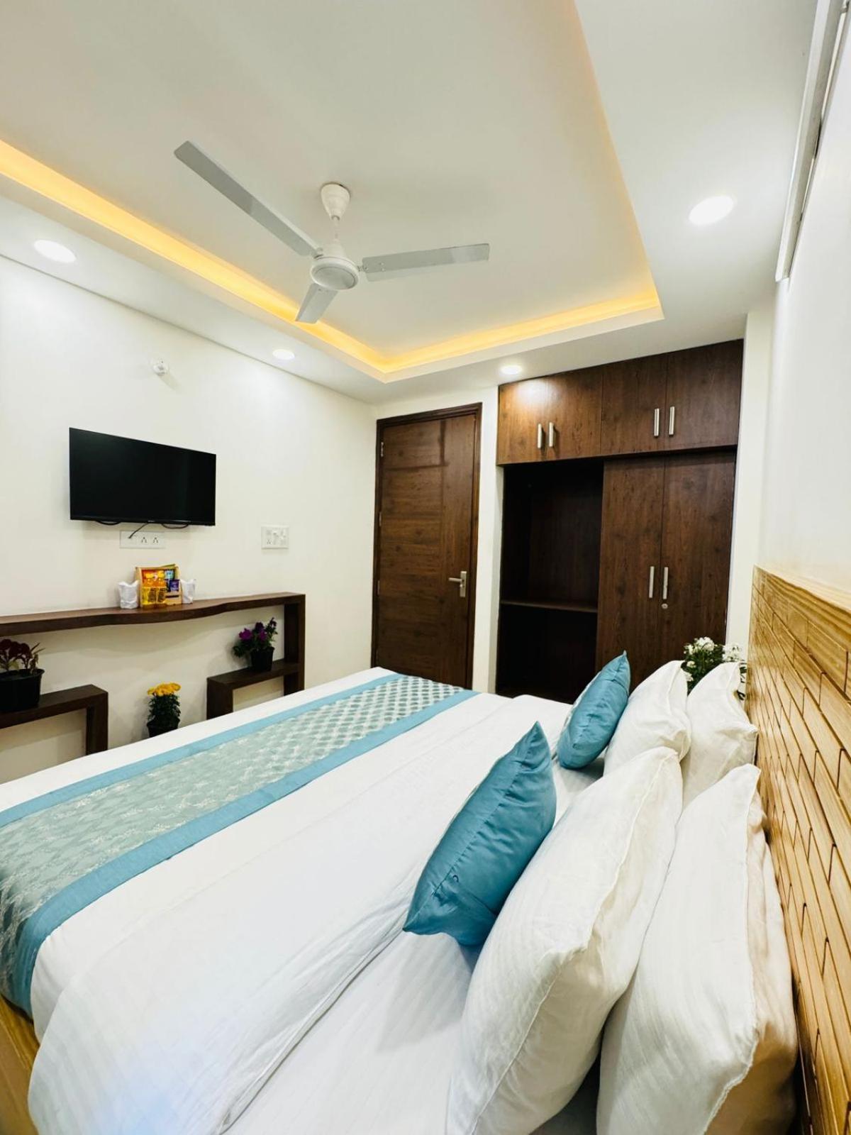 Ashram View Just 10 Minute Away Form Nizamuddin Railway Station New Delhi