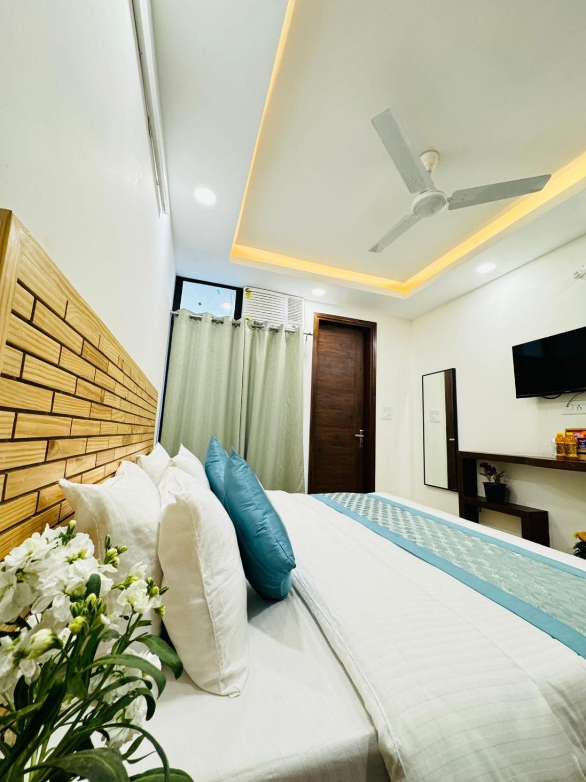 Ashram View Just 10 Minute Away Form Nizamuddin Railway Station New Delhi