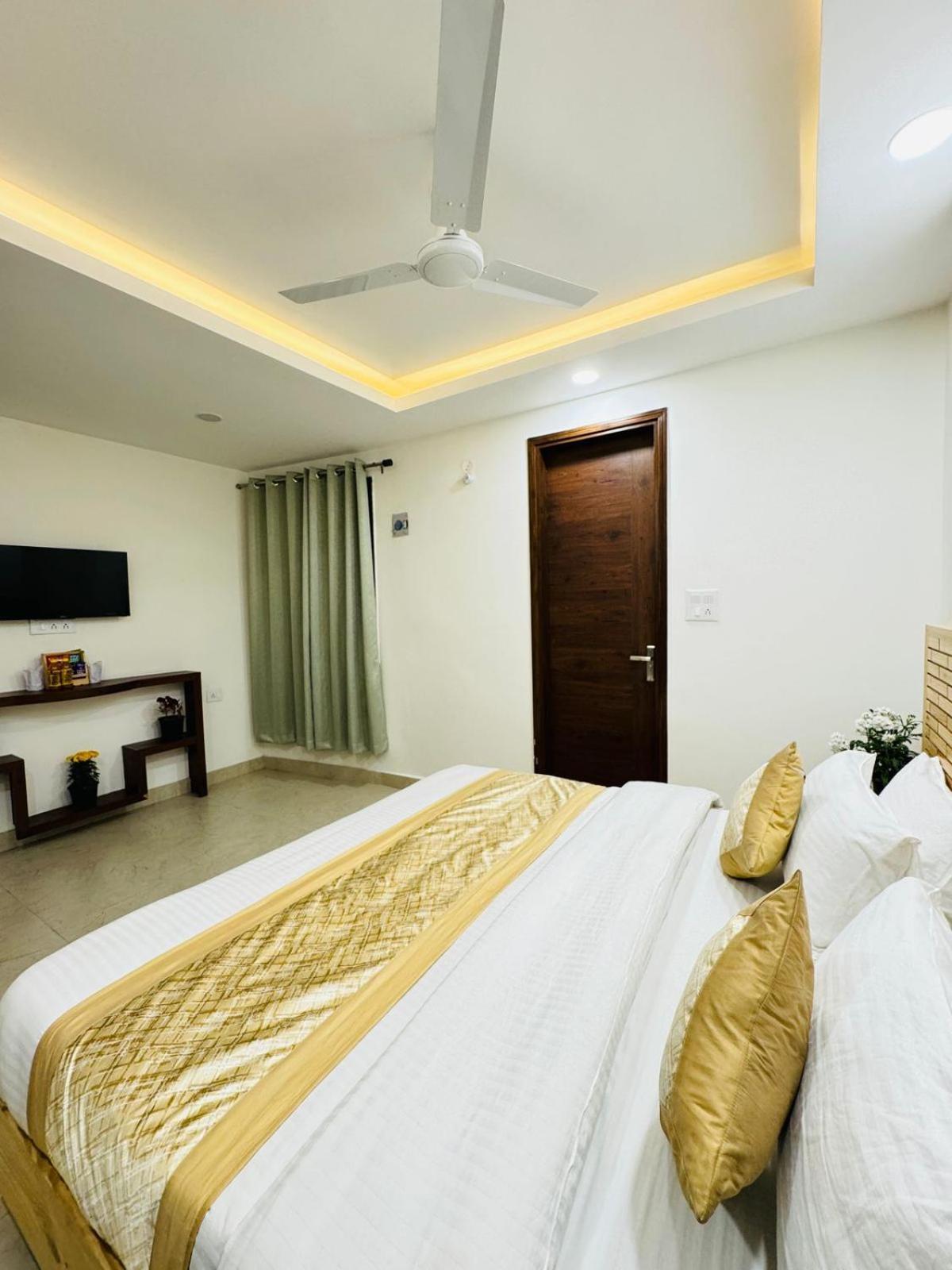 Hotel Ashram View Just 10 Minute Away Form Nizamuddin Railway Station 4*