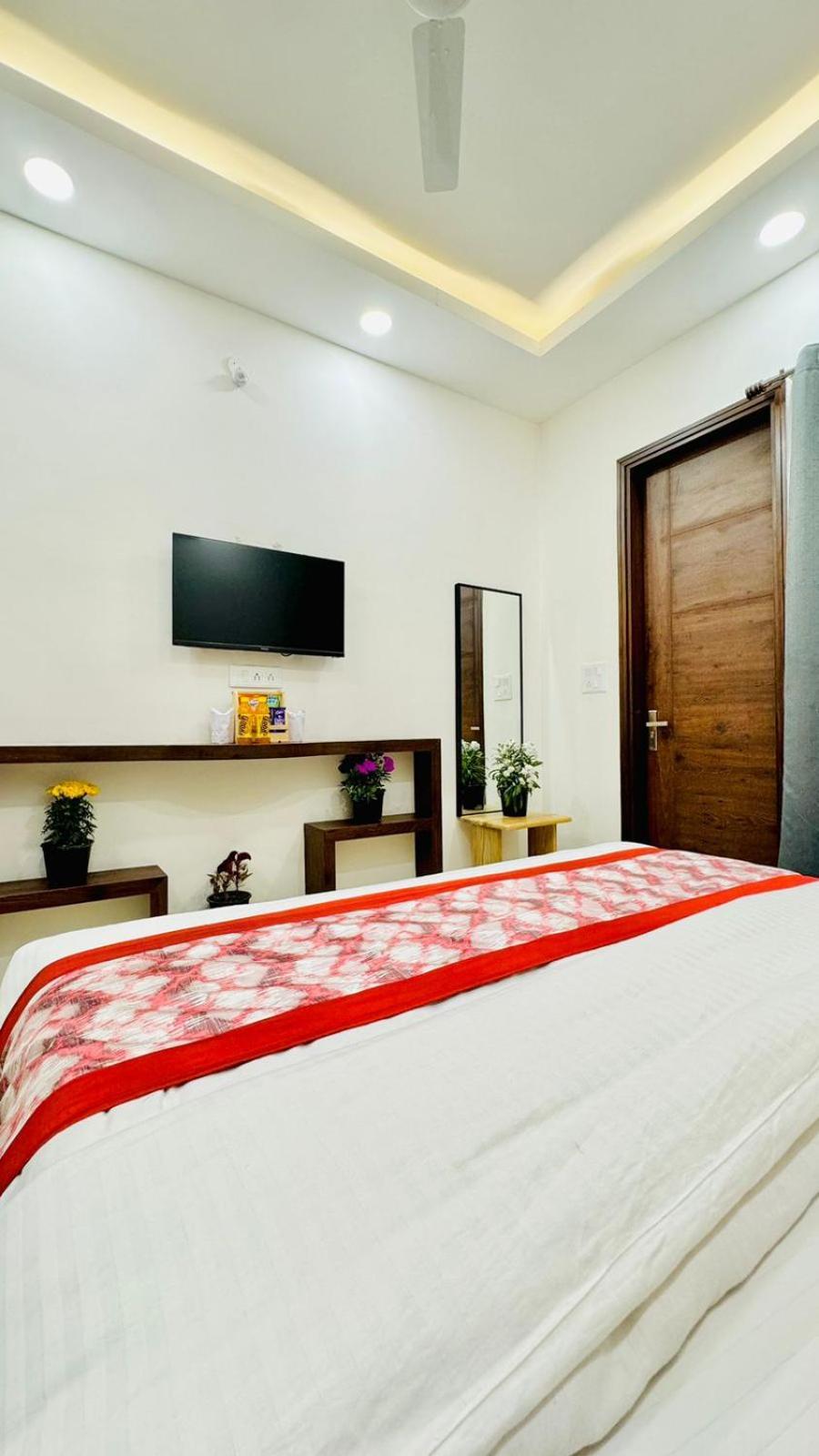 Ashram View Just 10 Minute Away Form Nizamuddin Railway Station Hotel 4*