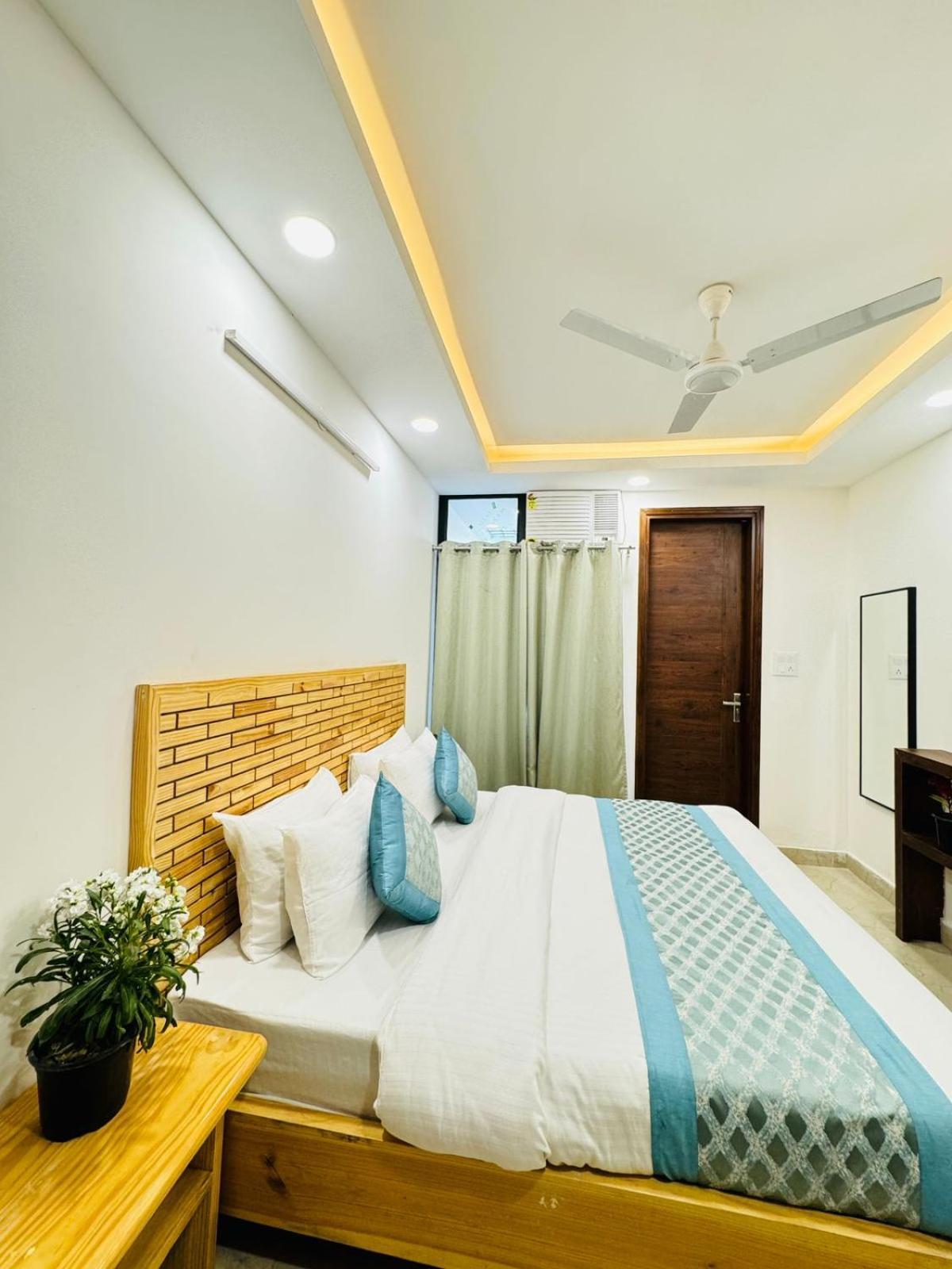 Ashram View Just 10 Minute Away Form Nizamuddin Railway Station New Delhi