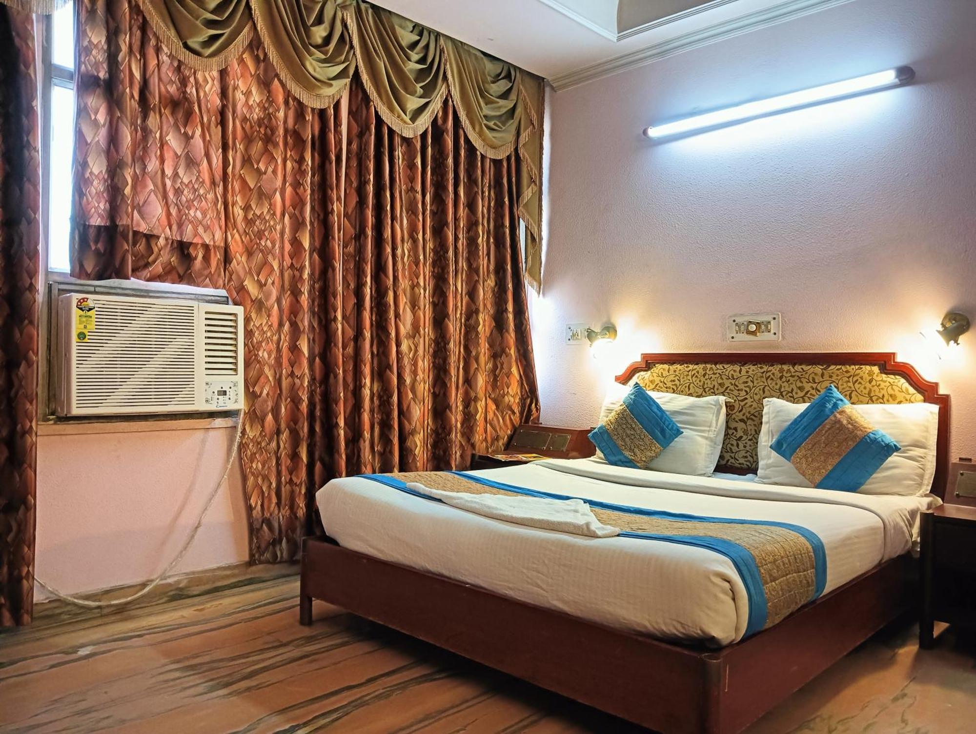 Classic Near Karol Bagh Metro 3* Nova Deli