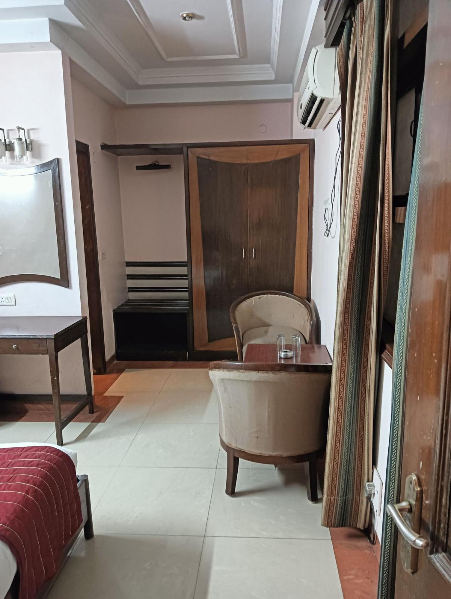 Classic Near Karol Bagh Metro Nova Deli