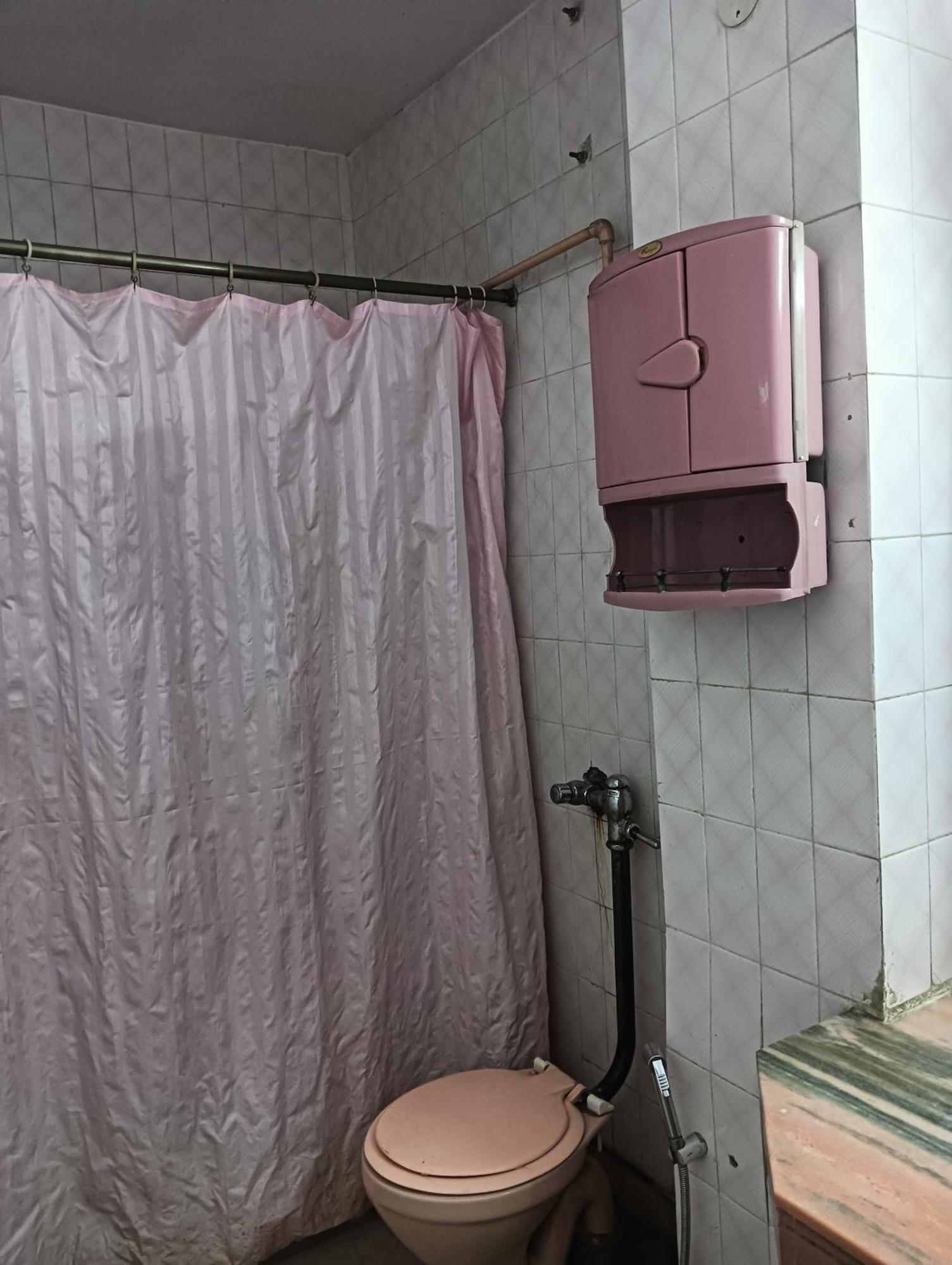 Classic Near Karol Bagh Metro 3*