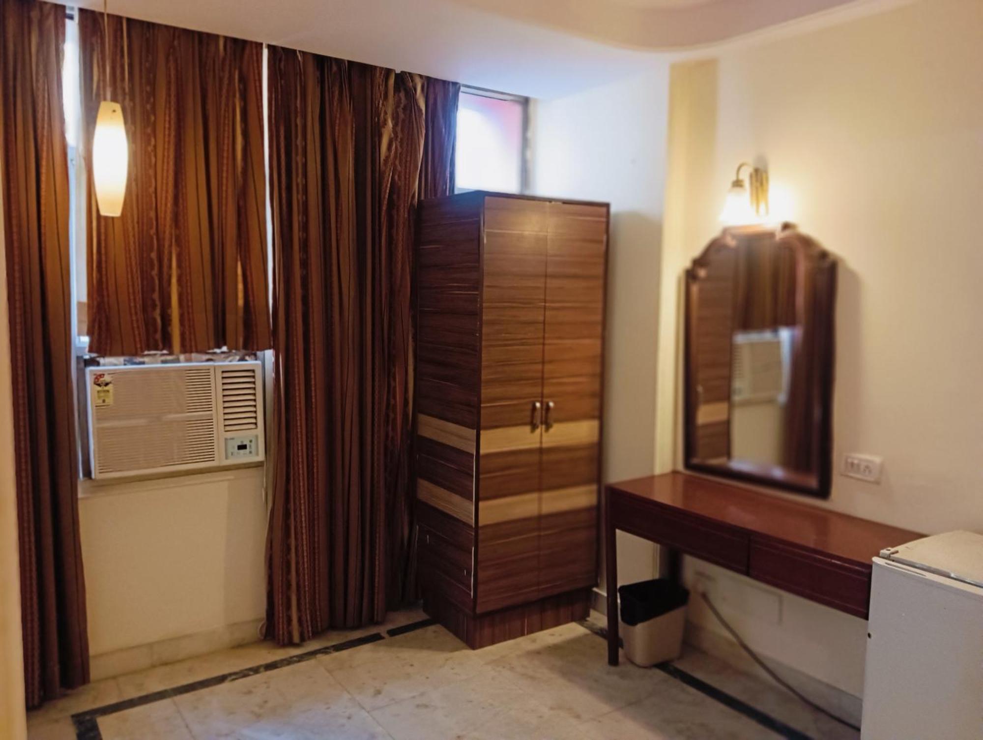 Hotel Classic Near Karol Bagh Metro 3*