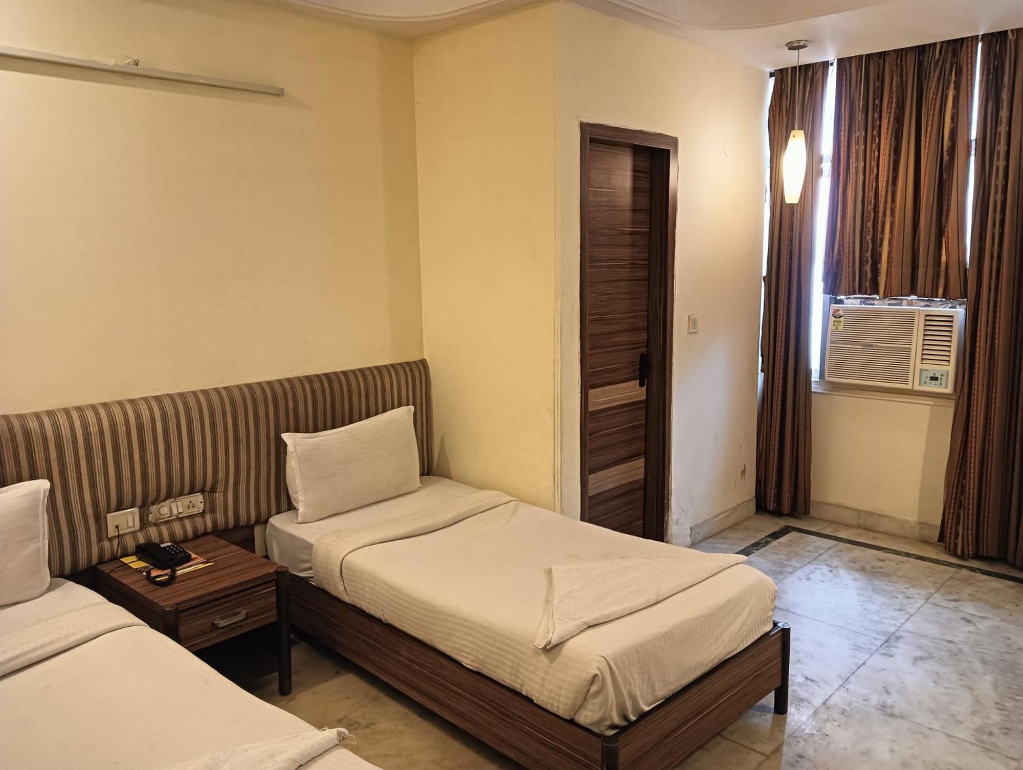 Classic Near Karol Bagh Metro Hotel