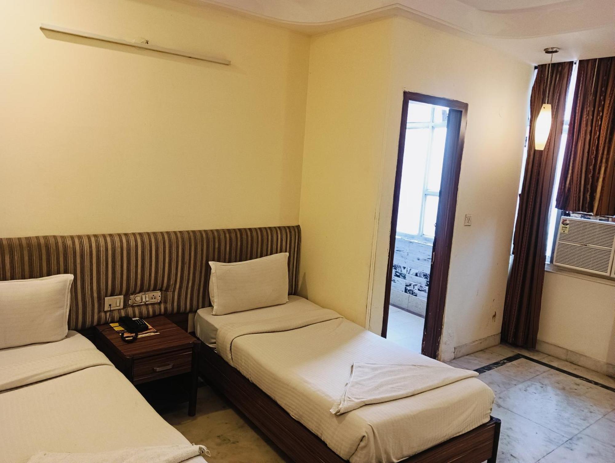 Classic Near Karol Bagh Metro 3* Nova Deli