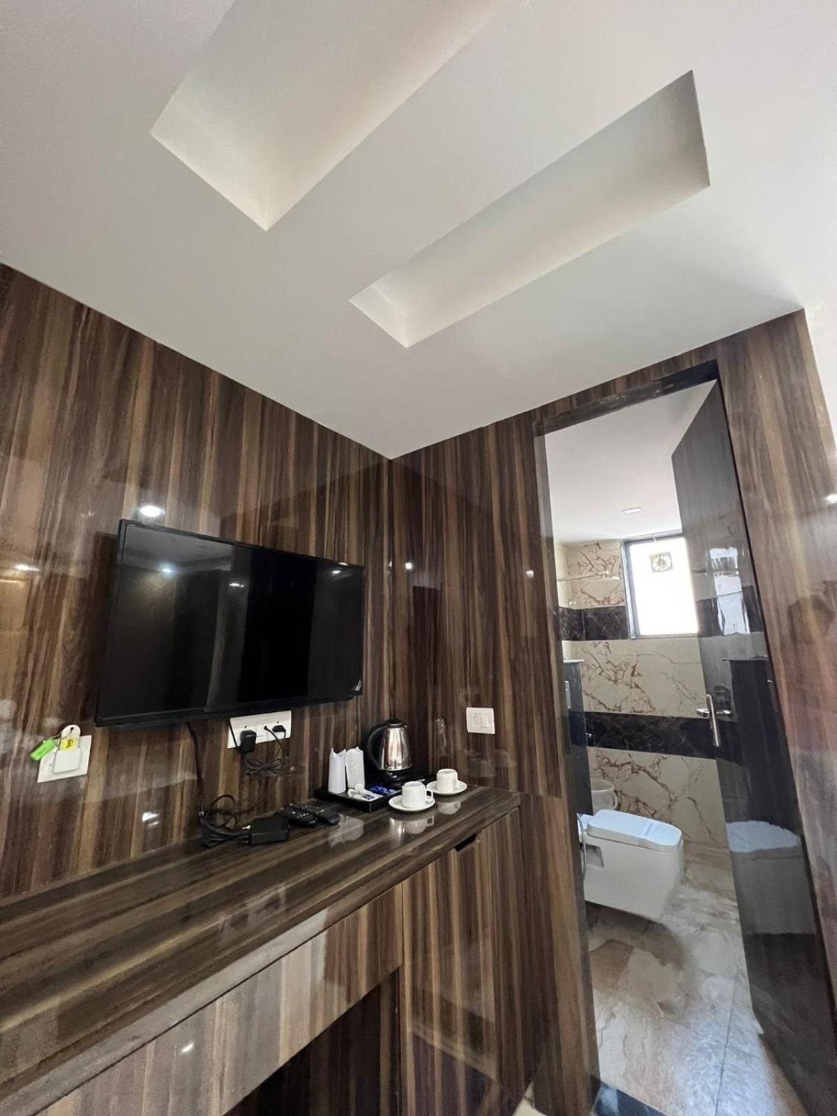 Hotel Grand Ivy Plaza Hotel 4*