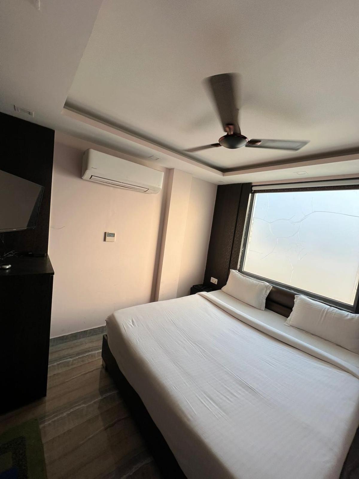 Hotel Grand Ivy Plaza 4* New Delhi