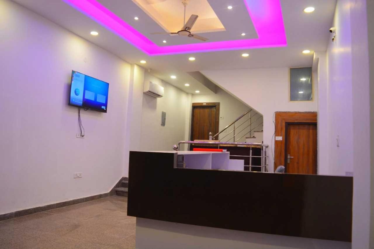 O Alpha 3* New Delhi