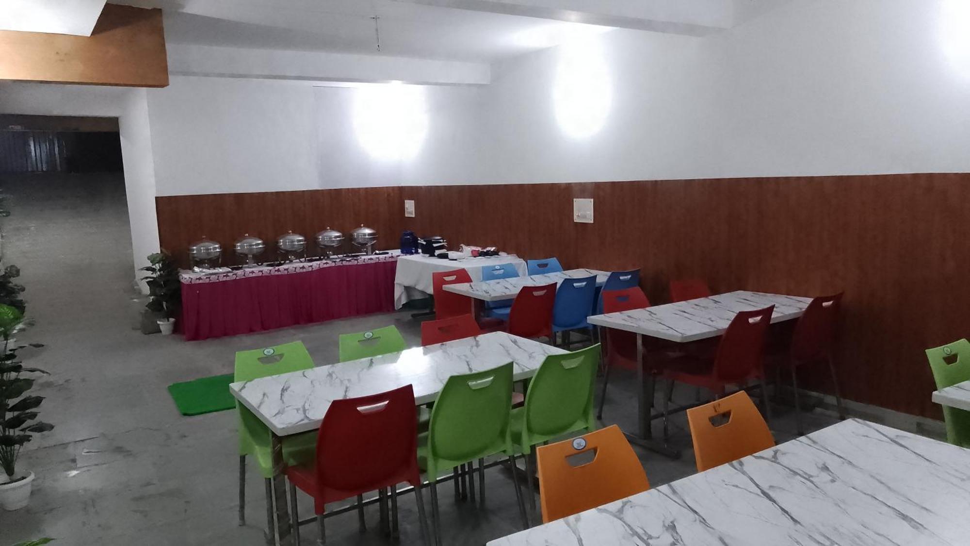 Hotel Clink Airport House -new Delhi