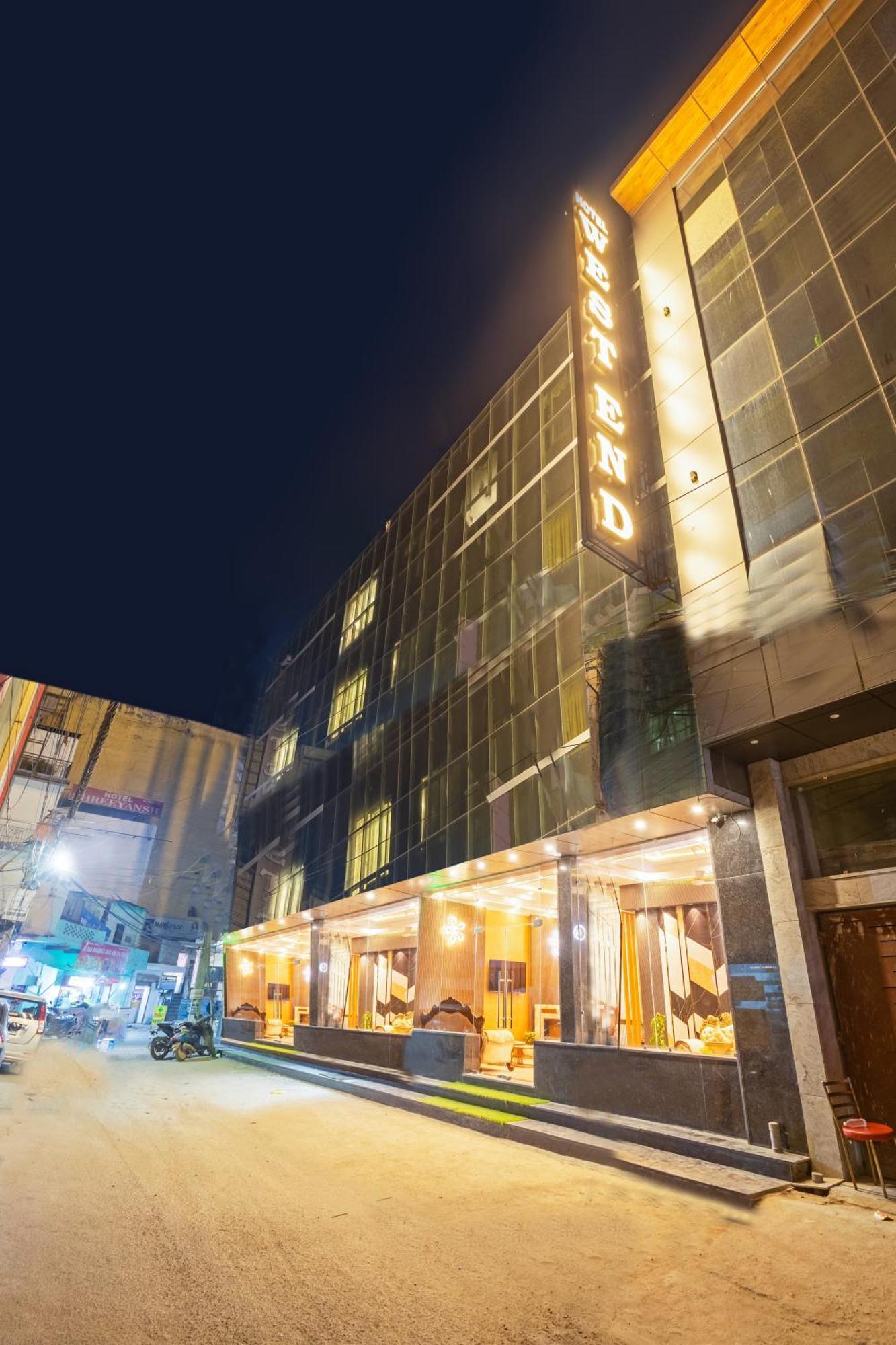 Hotel West End Igi Airport Delhi 4* New Delhi