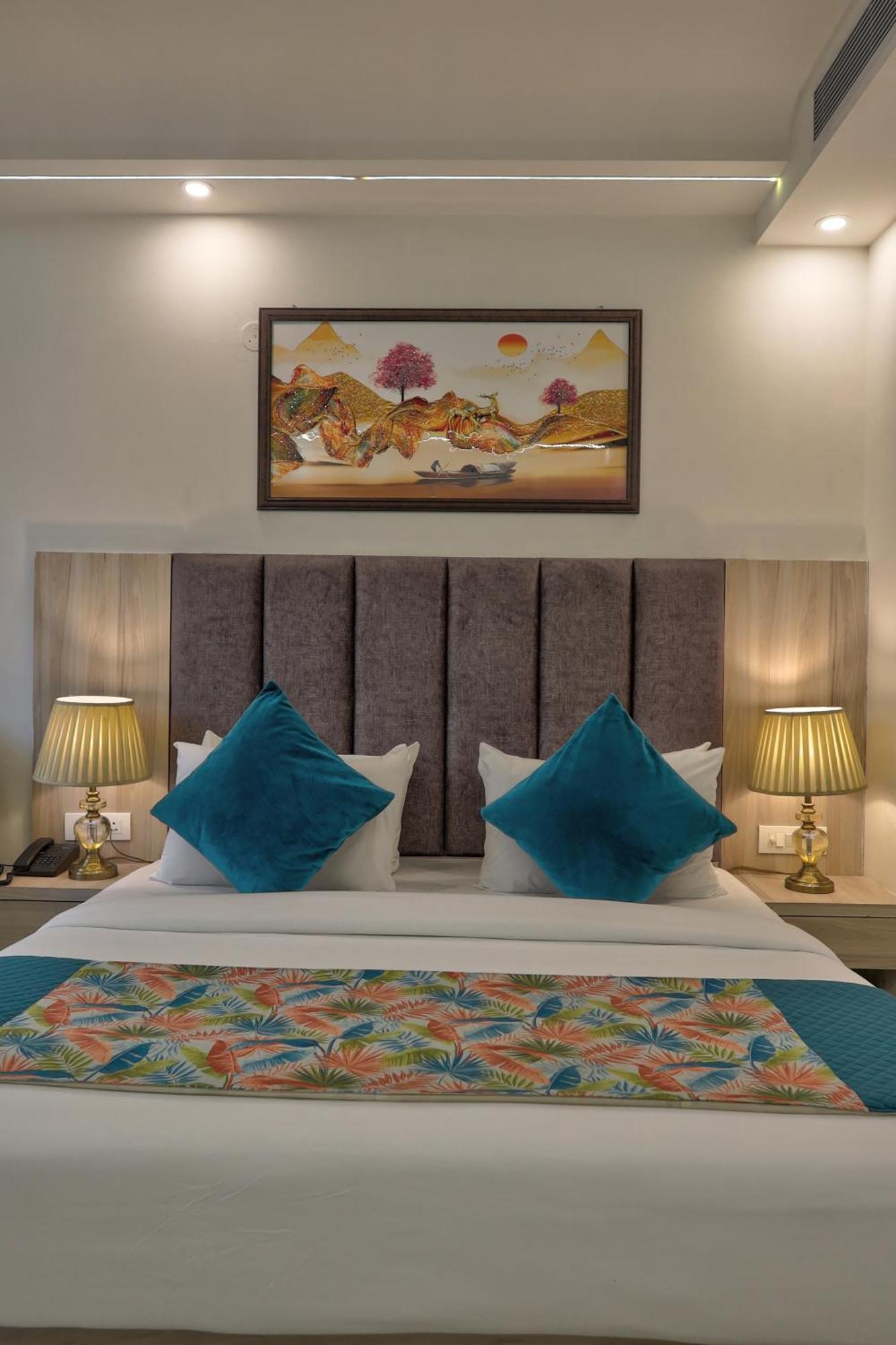 Hotel West End Igi Airport Delhi Hotel 4*