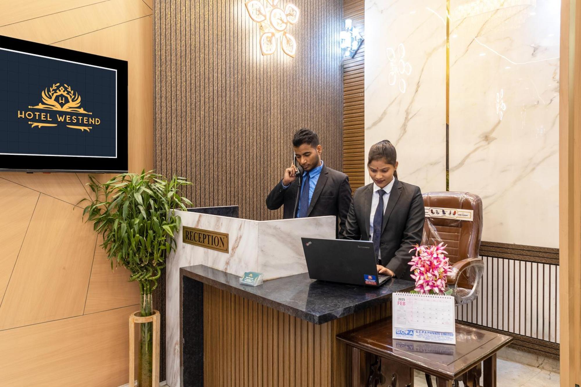 Hotel Hotel West End Igi Airport Delhi 4*