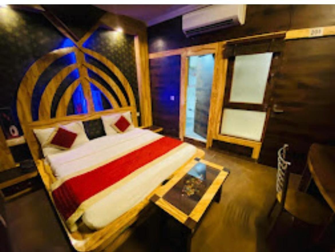 Diamond Inn-national Highway-8,mahipalpur Hotel