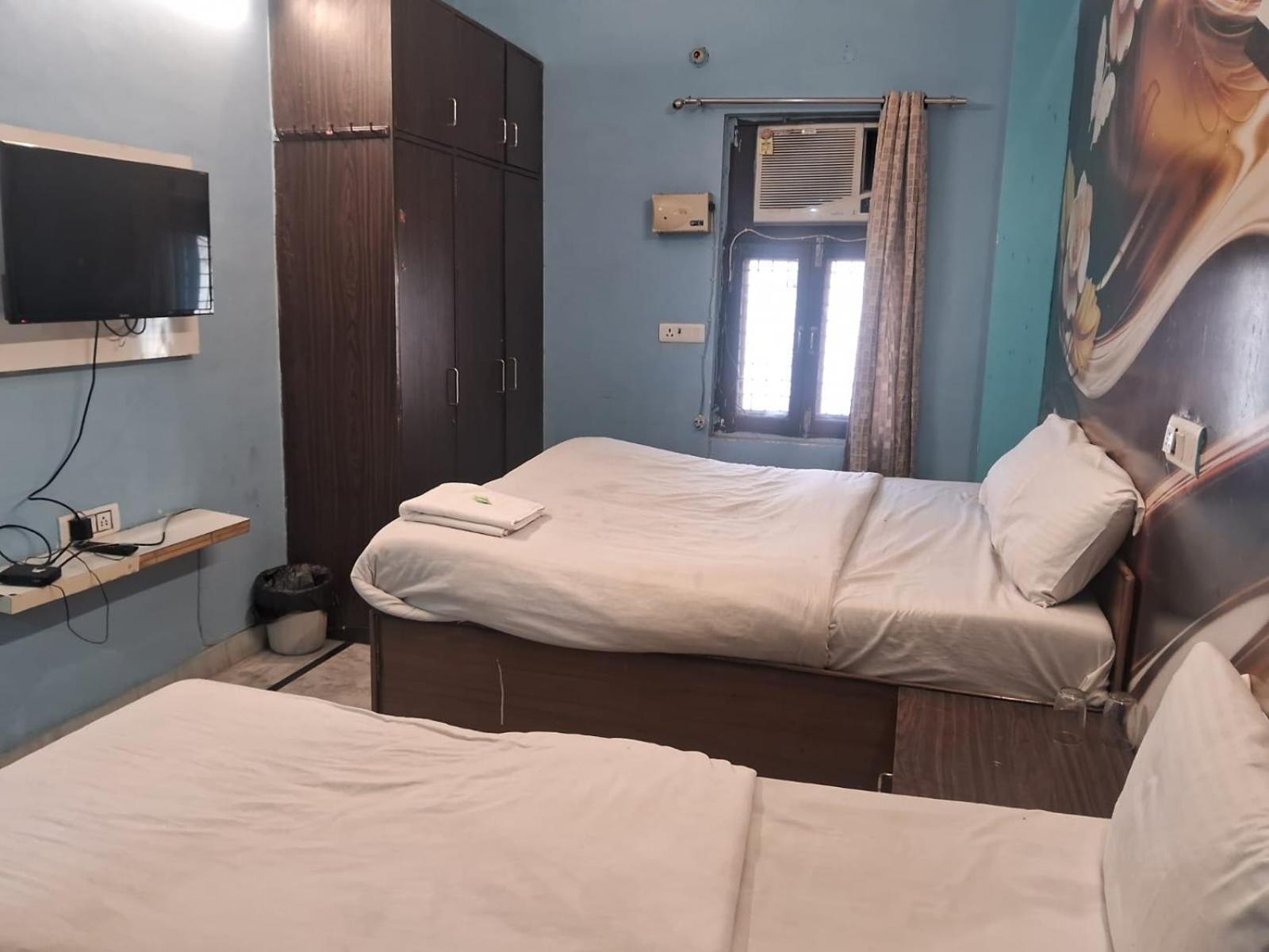 Hotel Eco Near Anand Vihar 3*